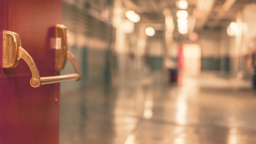 Efectele austerității lui Bolojan: 88% dintre români amână controalele medicale din lipsă de bani