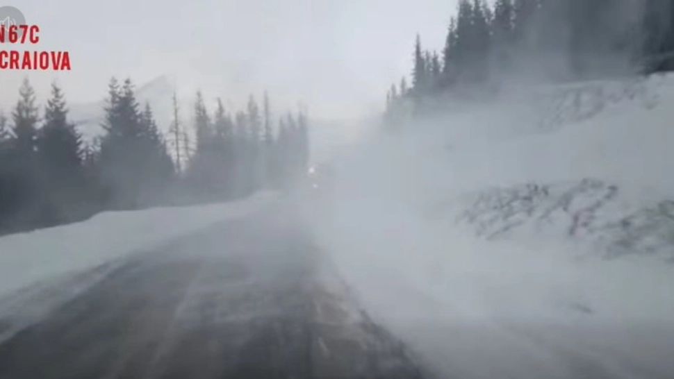 Avertisment DRDP Craiova: condiții dificile de trafic pe DN 67C, între Novaci și Rânca, din cauza viscolului