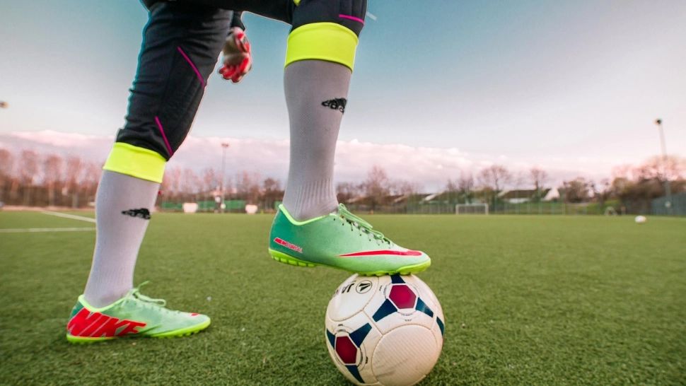 Șase fotbaliști au ajuns de urgență la spital. Cineva le-a turnat acid în ghetele de fotbal