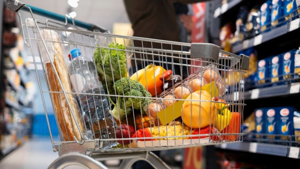 Topul fructelor și legumelor cu cele mai multe pesticide în 2026. Ce trebuie să știi când alegi să le consumi