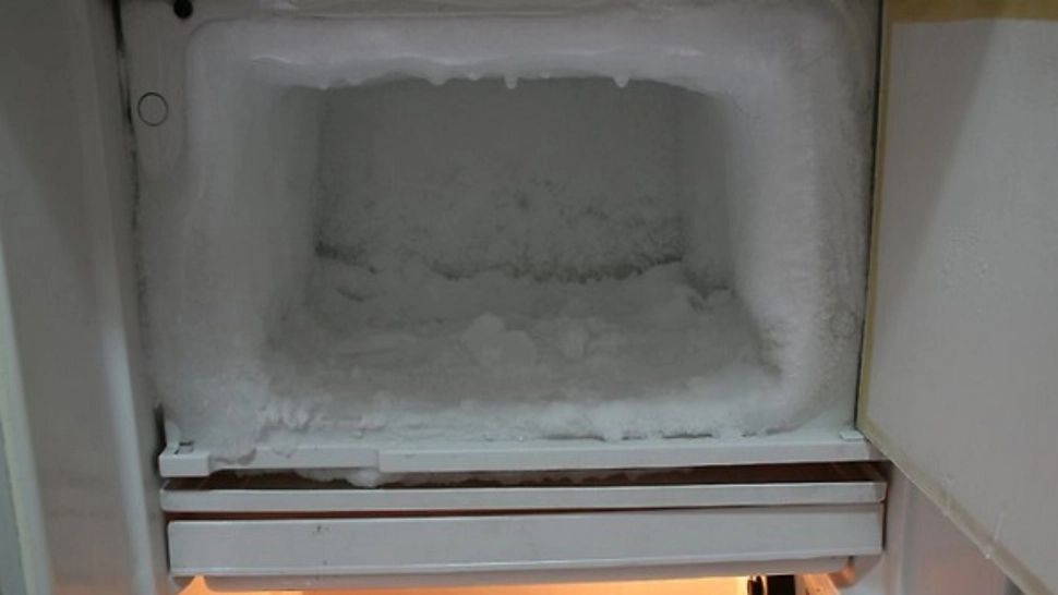 De ce îngheață frigiderul în interior iarna. Soluțiile simple și eficiente pe care toate gospodinele trebuie să le știe 