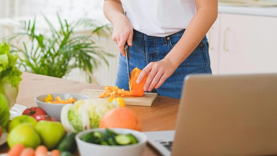 Veganii au risc mai crescut de cancer colorectal, conform unui nou studiu