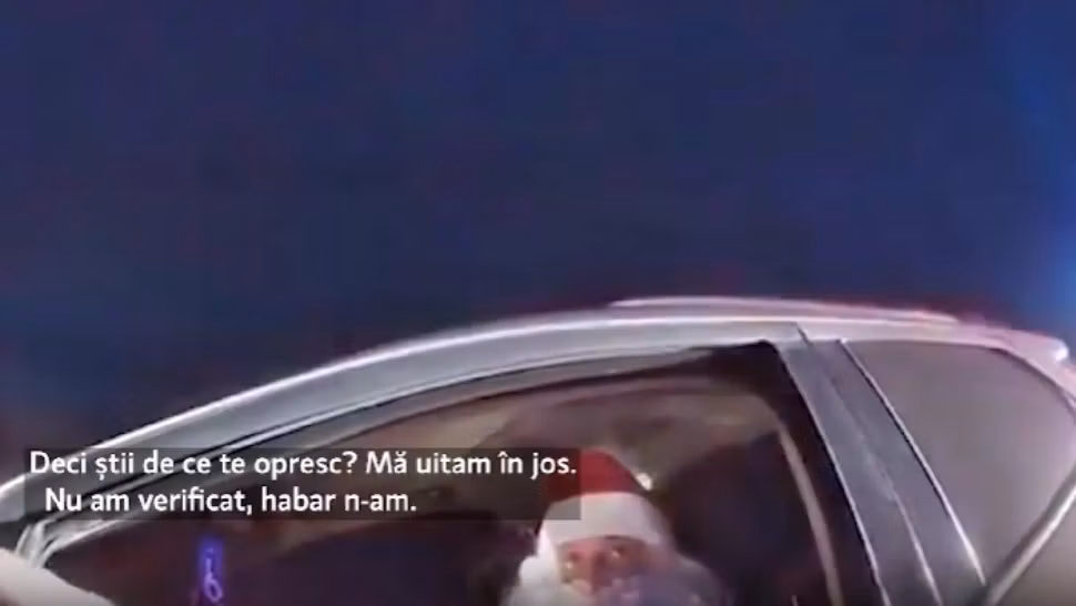 Surpriză în trafic: Moș Crăciun și soția, opriți pe dreapta de oamenii legii