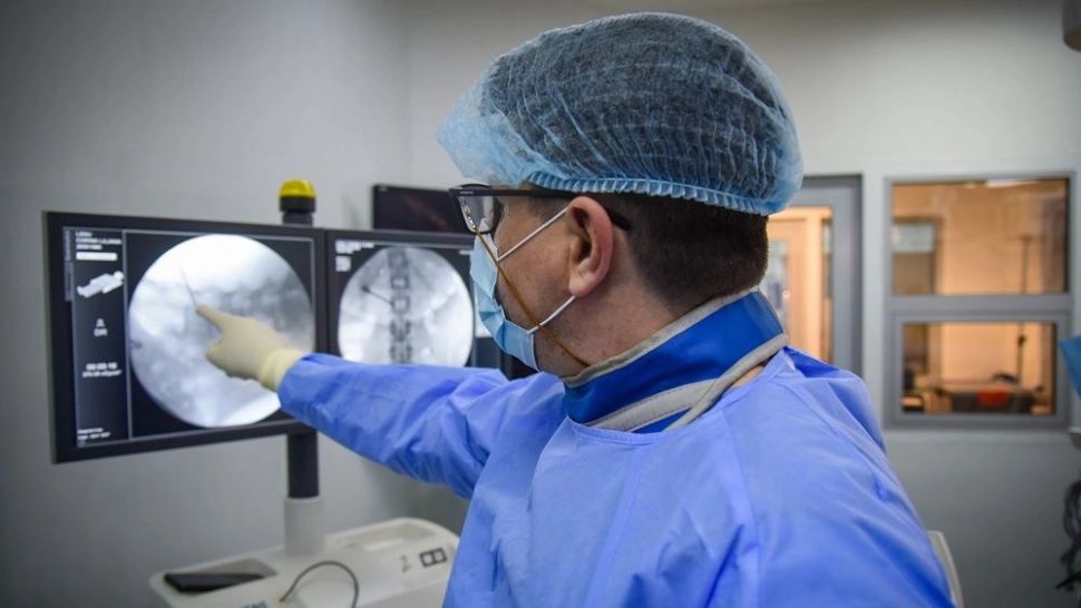 Cum ajută neuronavigația chirurgia cerebrală de precizie