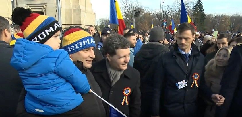 Nicușor Dan, HUIDUIT de mulțimea adunată la Focșani, pentru a serba Ziua Unirii -  VIDEO