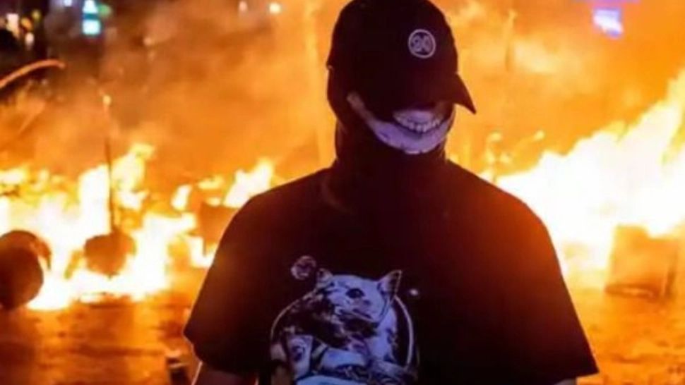 Bărbat anchetat pentru propagandă fascistă și mesaje antisemite pe o rețea de socializare. A fost reținut și plasat sub control judiciar