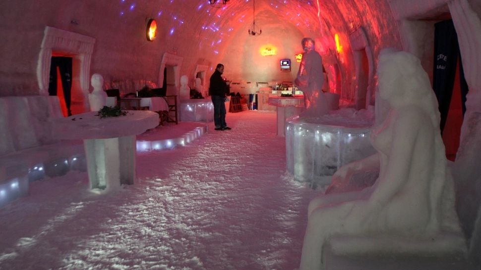 Fără hotel de gheață la Bâlea Lac: temperaturile ridicate dau peste cap tradiția