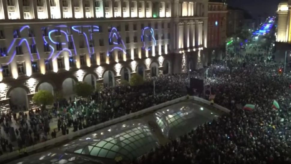Bulgarii anunță cel mai mare protest din ultimii 30 de ani. Zeci de mii de oameni în stradă, cer căderea Guvernului