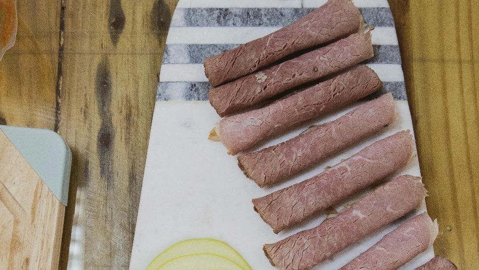 Rulouri din carne de vită. Rețeta dietetică, potrivită pentru mesele de Crăciun