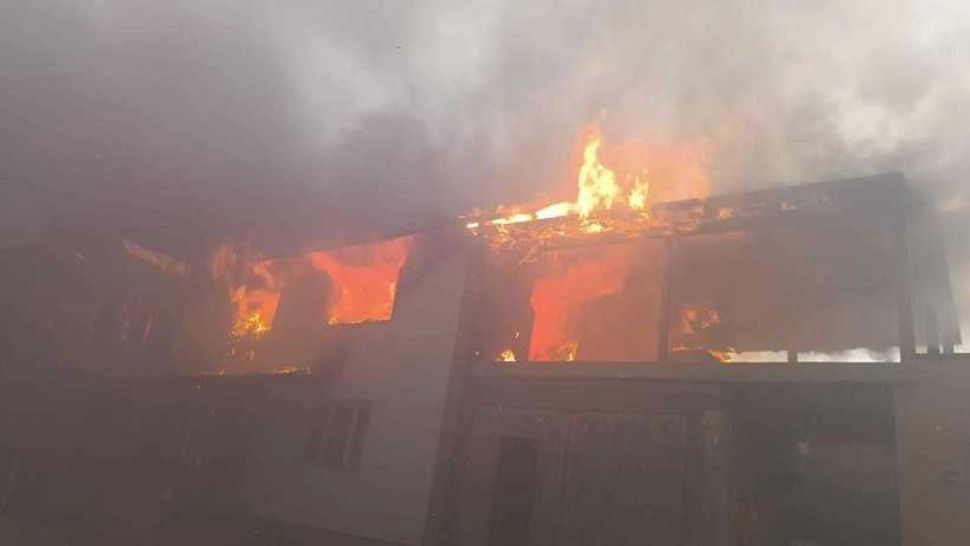 Incendiu de amploare în Bistriţa-Năsăud: două locuinţe au fost  afectate