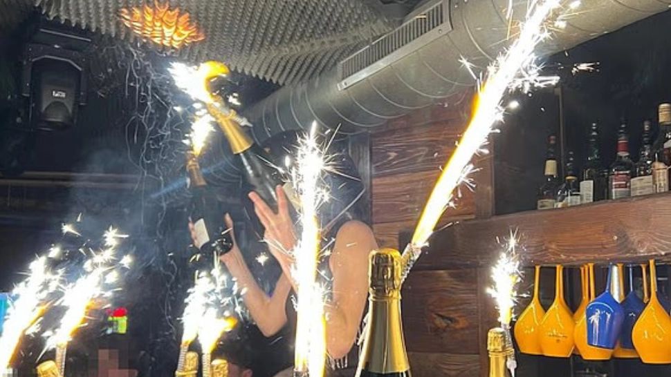 O chelneriță de 24 de ani, acuzată că ar fi provocat incendiul din Crans-Montana. Aceasta se numără printre victime