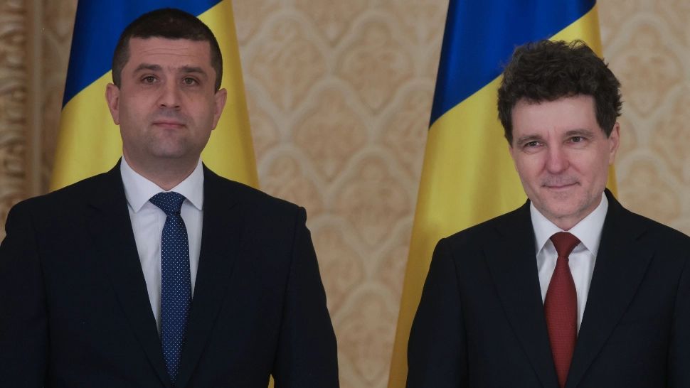 Nicușor Dan, de râsul Europei, după ce a rămas blocat în Paris. Ministrul Apărării, nicio explicație după scandalul blocării președintelui