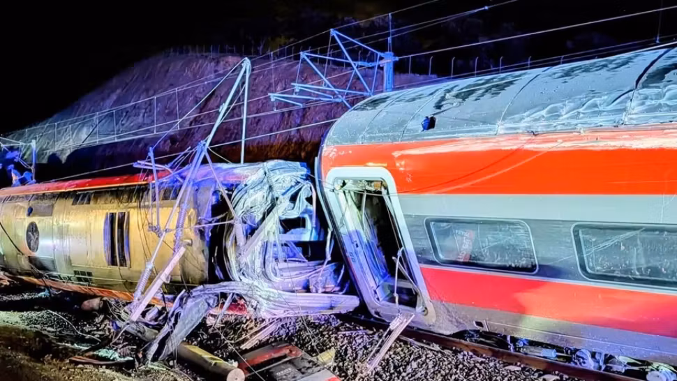 Doi români, implicați în accidentul feroviar devastator din Spania. Mărturii cutremurătoare: „Luminile s-au stins, acoperișul vagonului s-a prăbușit. Am renăscut!” 