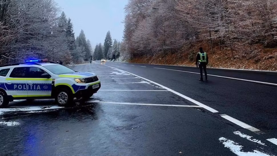 Avertizare pentru șoferi: polei și ceață densă pe mai multe drumuri din țară