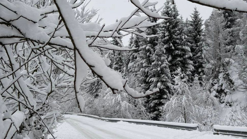 Vreme extremă în țară: În continuare, ninge abundent în mai multe zone. Ce ne așteaptă în orele următoare, potrivit ANM