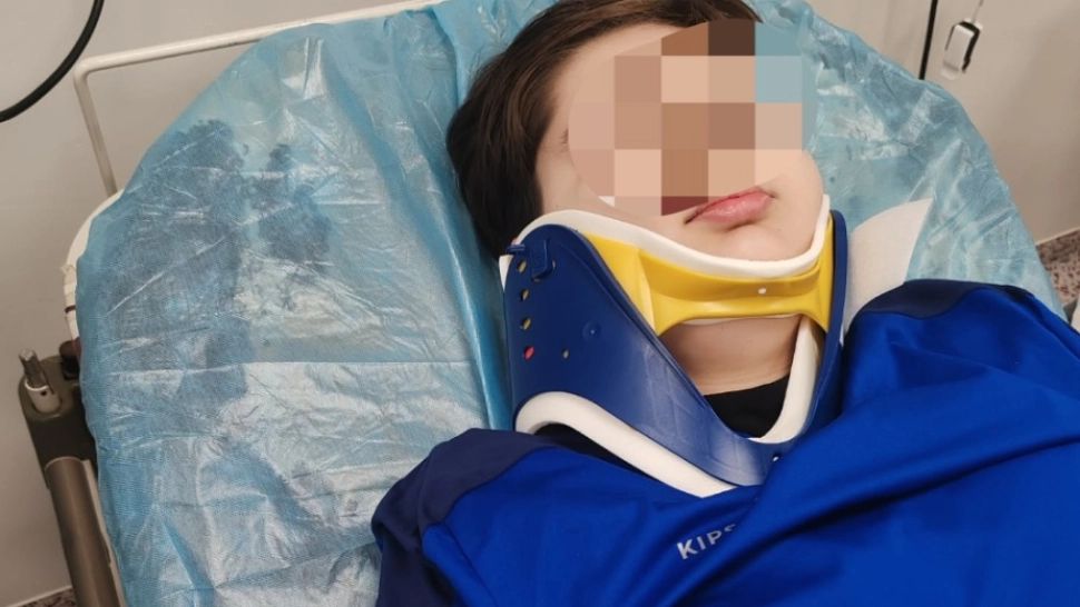 Incident grav la o competiție școlară din Târgu Jiu: elev de 13 ani, internat cu traumatism cranian după un meci de fotbal