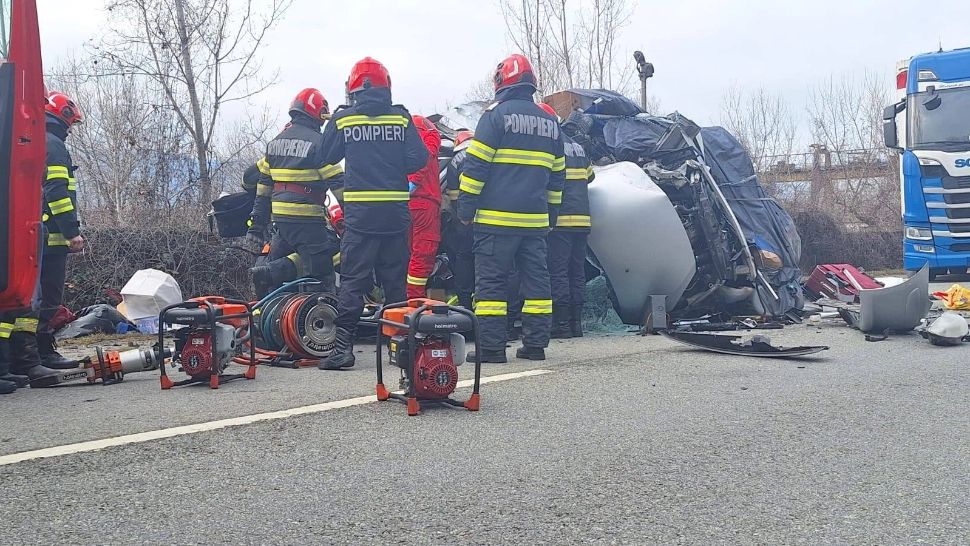 Cetățean bulgar mort într-un accident rutier grav produs în Mehedinți, după ce mașina sa s-a izbit de un autotren FOTO