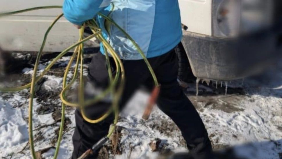 Bărbat prins în timp ce ardea cabluri de cupru. Ce măsură au luat oamenii legii?