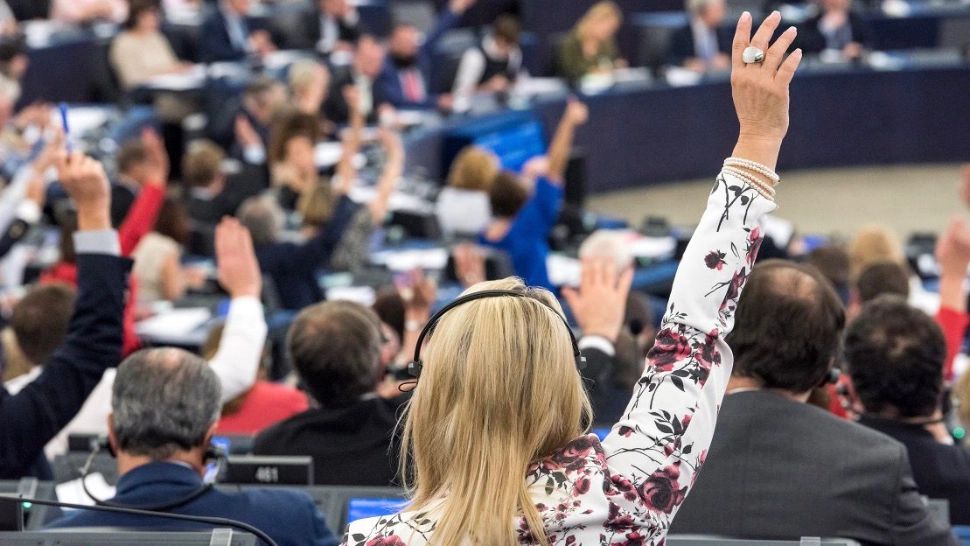 Împrumut fără dobândă pentru Ucraina, dobânzi împovărătoare pentru România. Votul europarlamentarilor români și dubla măsură europeană