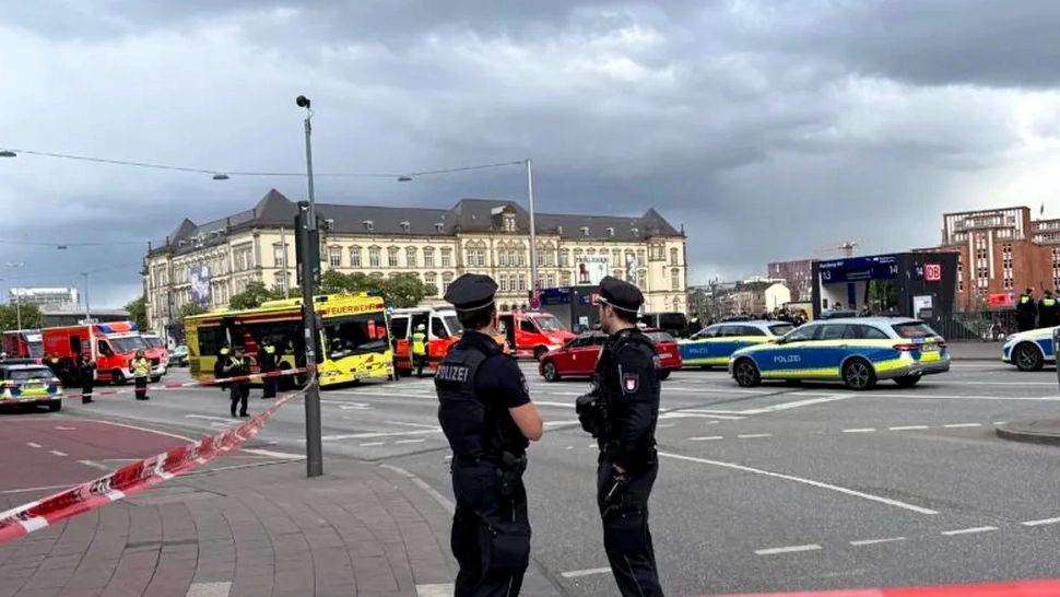 Femeia care a înjunghiat 15 persoane în gara din Hamburg nu va fi judecată penal. Care este decizia magistraților