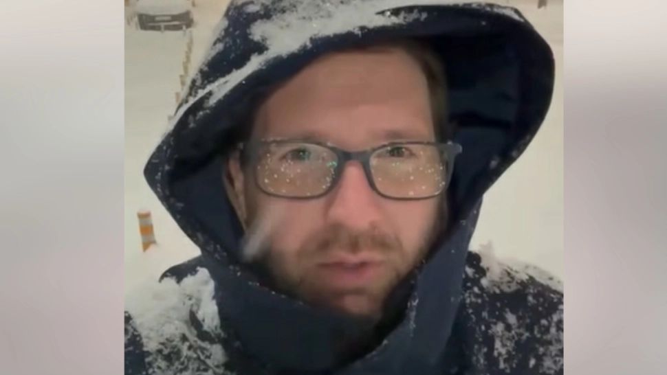 Timișorenii se plâng de străzi înzăpezite, Fritz se bucură de zăpadă: „Ninge ca-n povești” VIDEO 