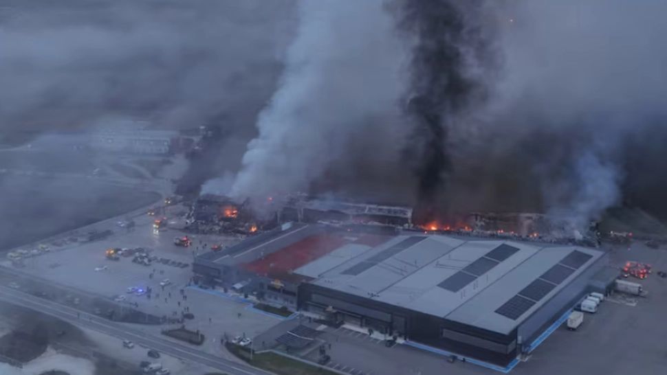 Trei morți și doi dispăruți după o explozie la o fabrică de biscuiți din Grecia