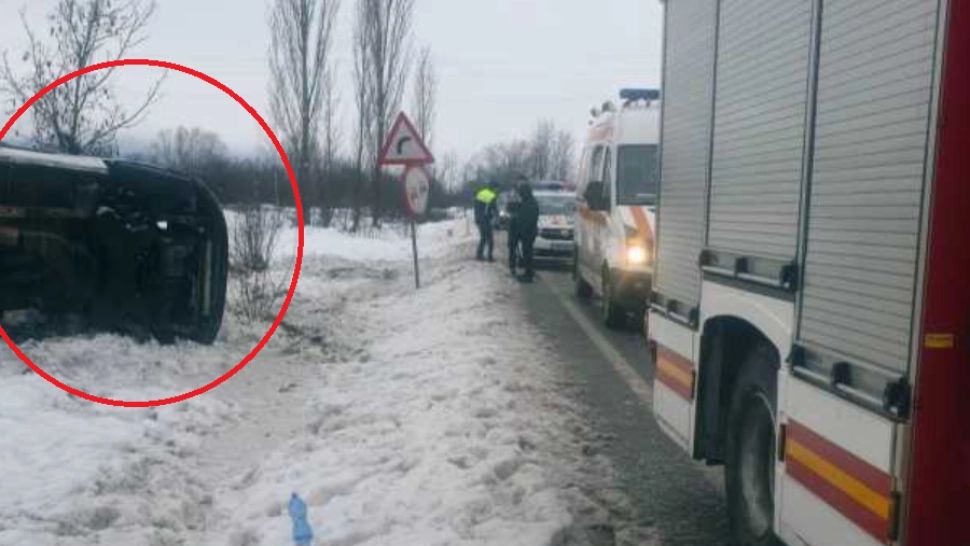 Microbuz cu 8 persoane, răsturnat în Călan: o femeie a necesitat îngrijiri medicale