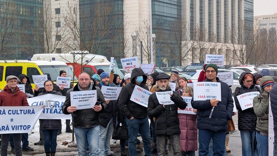 Sindicatele din cultură au lansat petiție pentru DEMITEREA ministrului: cultura protestează în ger, ministrul bifează deplasări