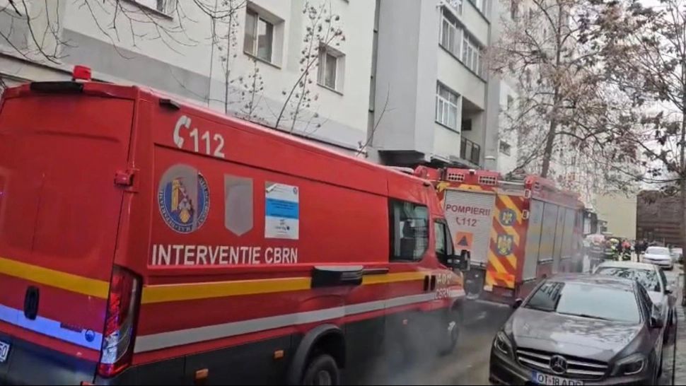 Panică în Slatina. Miros puternic de gaze într-un liceu: peste 200 de persoane evacuate - VIDEO