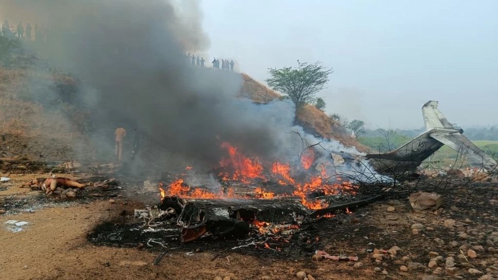 Vicepremier indian, mort într-un accident aviatic. Alte patru persoane și-au pierdut viața - VIDEO & FOTO