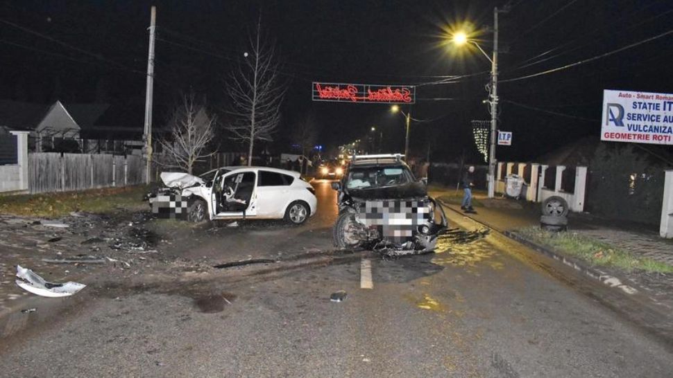 Accident grav în Roman: șase persoane, inclusiv doi minori, printre victime după o coliziune între trei mașini