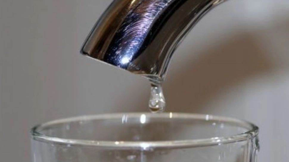 Alertă de apă contaminată în Târgiu Jiu după inundațiile din ultimele zile. Recomandările DSP pentru locuitori