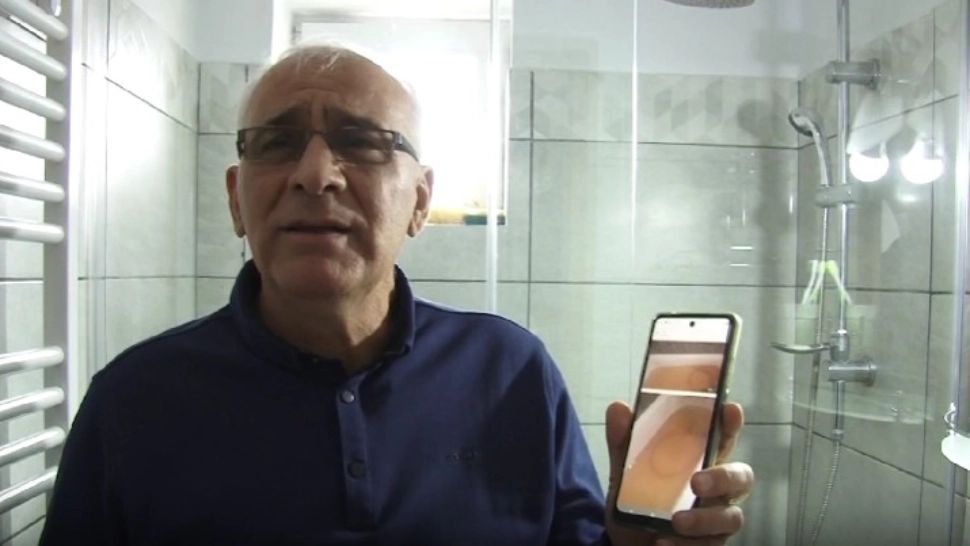 Revolta românilor care primesc mizerie la robinet de luni întregi. Apa neagră, facturată la preț de apă potabilă GALERIE FOTO 