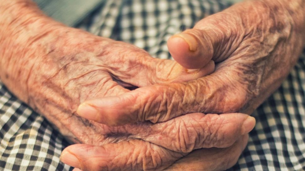 Disperare totală în satele din România: oamenii nu mai au bani de lemne, în plină iarnă: „Am dat 1.200 de lei. Toată pensia mea e 1.400 de lei”