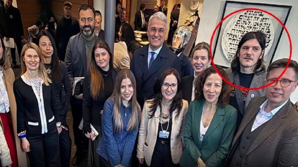 Noi controverse: cum a ajuns „protestatarul în chiloți” la Davos. Cine l-a trimis pe Florin Bădiță acolo?