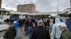 Situația critică la combinatul siderurgic Galați. Autoritățile nu găsesc soluții, un angajat în greva foamei a ajuns la spital