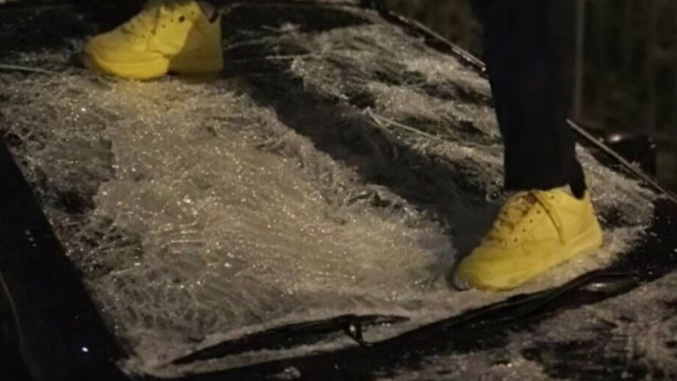 Mașini vandalizate în Drobeta-Turnu Severin, după o provocare pe TikTok. Autorul a fost identificat - VIDEO