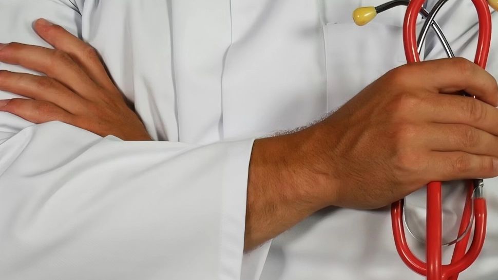 Tupeu incredibil la Spitalul din Constanța: Medicii merg la sală sau la „cârciumă”, dar aduc scutiri că nu pot sta în picioare la gărzi. Ministrul Sănătății trimite Corpul de Control