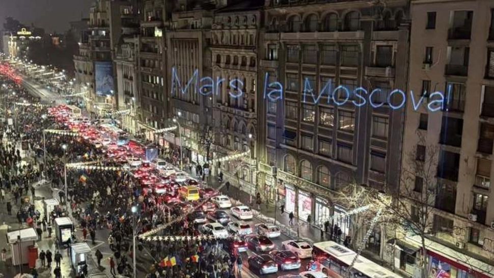 Amendă usturătoare pentru bărbatul care i-a sfidat pe protestatari. Mesajul „Marș la Moscova”, proiectat pe clădiri în timp ce românii înghețau pentru drepturile lor