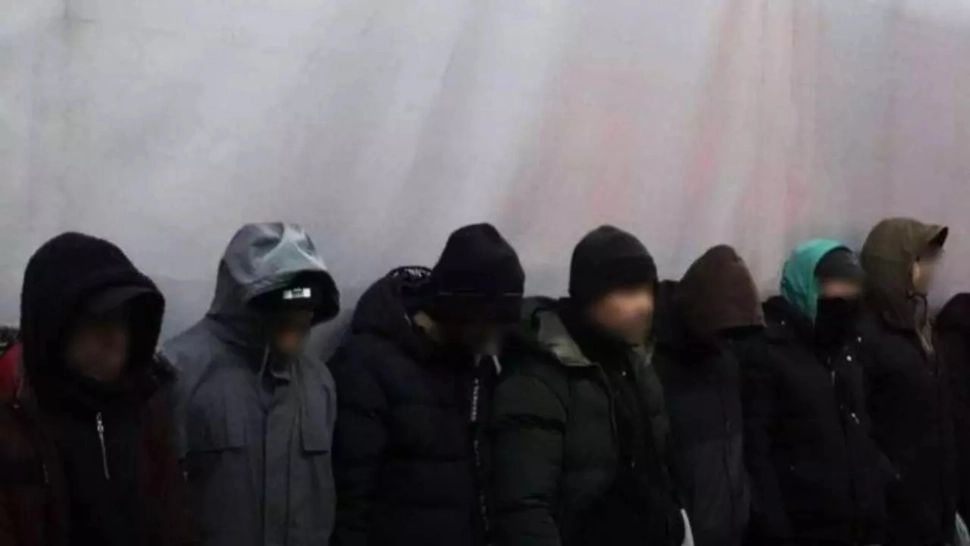 Grup de migranți egipteni, descoperit într-un camion pe autostrada A1: Opt minori și un adult, depistați de jandarmi