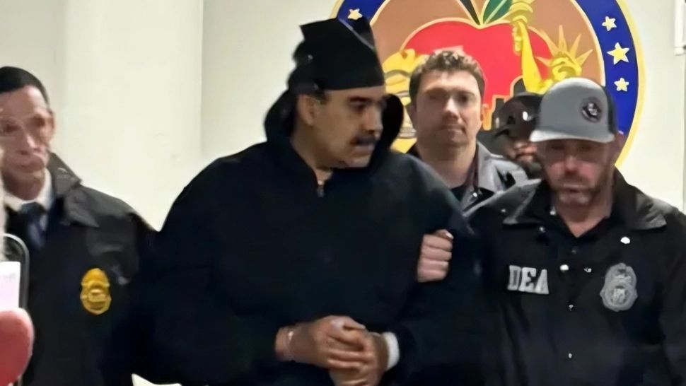 Maduro, în șlapi și cătușe într-o închisoare din New York. Gestul halucinant făcut de dictator în fața agenților care l-au arestat - VIDEO