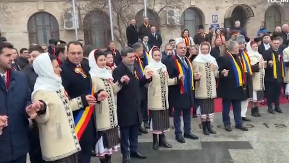 Democrație „românească”. Cei care și-au permis să-l huiduie pe Nicușor Dan, vânați ca să fie amendați