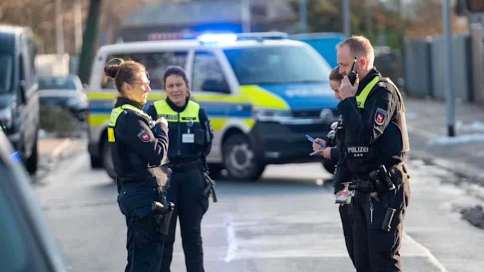 Îngrijitor român, căutat de poliția din Germania. Individul a jefuit doi bătrâni de 90 și 91 de ani de care trebuia să aibă grijă