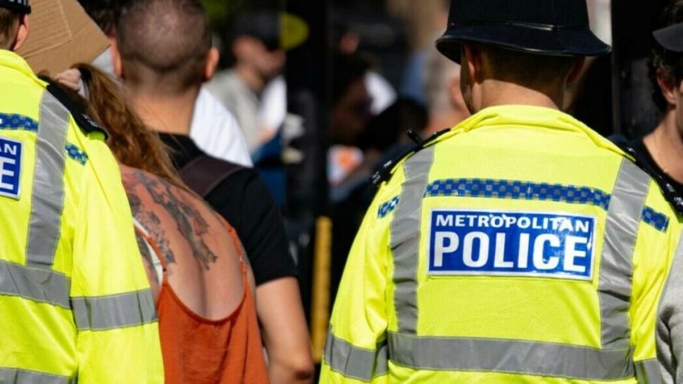 Eroare șocantă a poliției britanice: un tânăr declarat mort era, de fapt, în viață. Familia l-a plâns trei săptămâni