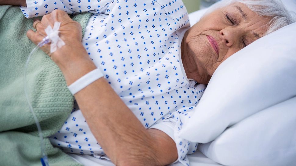 Avertisment dur: tăierea indemnizațiilor bolnavilor de cancer, echivalentă cu un genocid