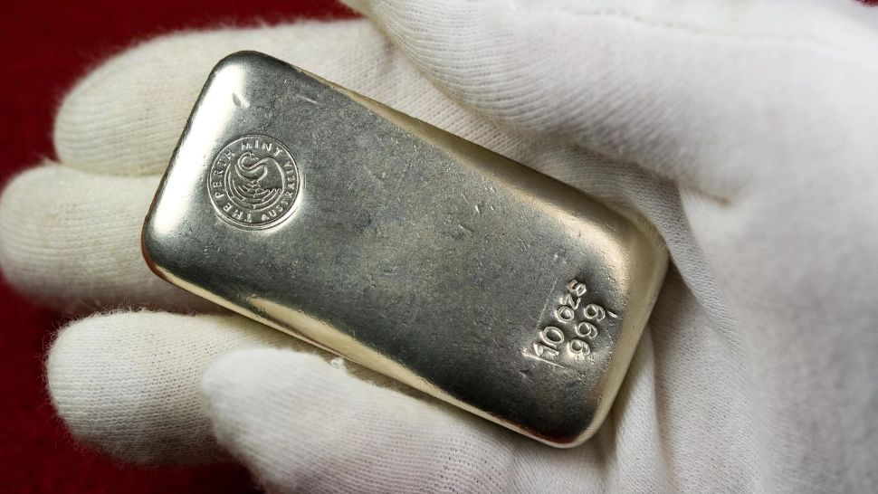 Prăbușire abruptă pentru cotațiile aurului și argintului, după ce au atins maxime istorice