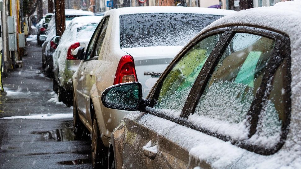 Iarna își intră în drepturi în Capitală. Prima ninsoare și Cod Galben până la ora 23.00: la ce temperaturi să ne așteptăm