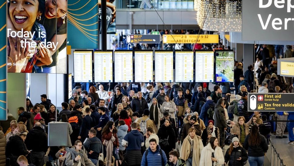 Haos în Europa; sute de zboruri anulate pe Aeroportul Schiphol din Amsterdam din cauza vremii de iarnă