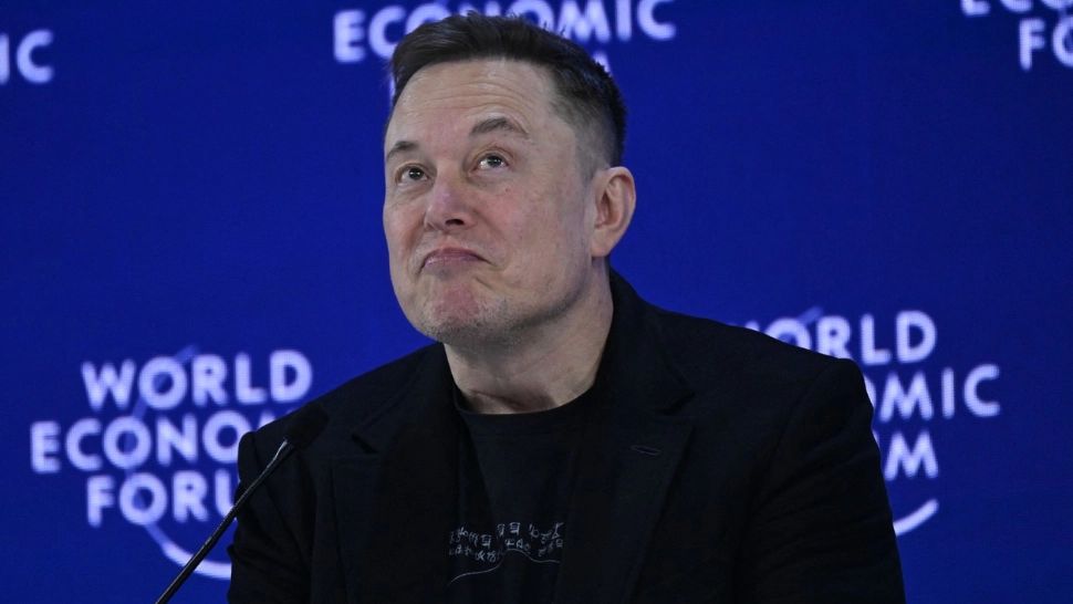 Elon Musk a spus la Davos că va inunda lumea cu roboții săi din 2027. „Vor fi mai mulți roboți decât oameni”
