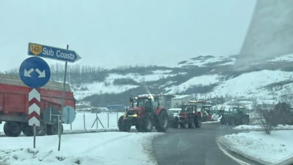 Proteste ale fermierilor în toată țara. Oamenii au ieșit în stradă cu utilajele, nemulțumiți de măsurile guvernlui Bolojan și acordul Mercosur - VIDEO